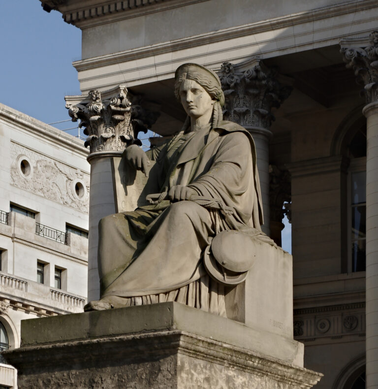 Paris_Allégorie_Justice_bourse_2012