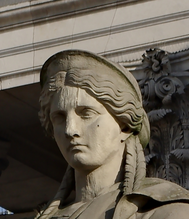 Paris_Allégorie_Justice_bourse_2012_detail